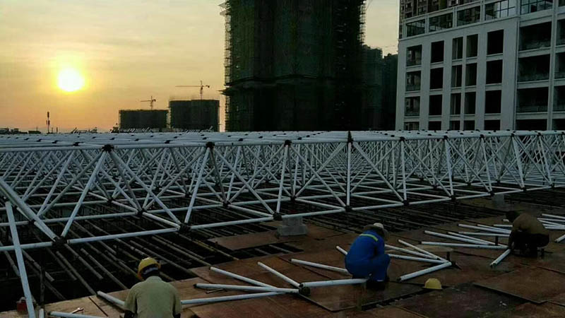 开原螺栓球网架安装现场